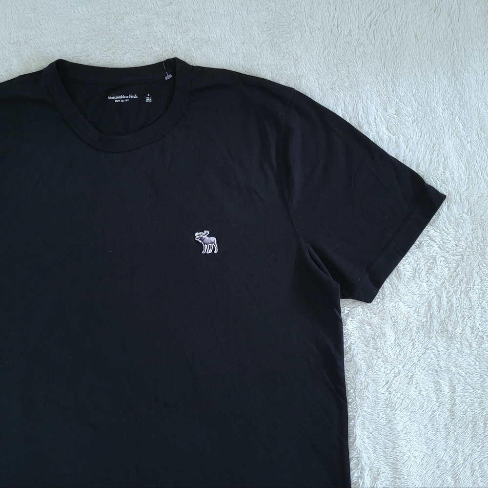 Abercrombie & Fitch Men's👨 Soft Black🖤 Tee👕 - NWOT - Picture 3 of 12